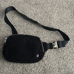 lululemon athletica Black Fleece Belt Bag